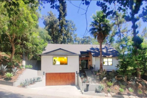 Skyhill Modern Lux with Hot Tub, Walk to Universal Studios Theme Park